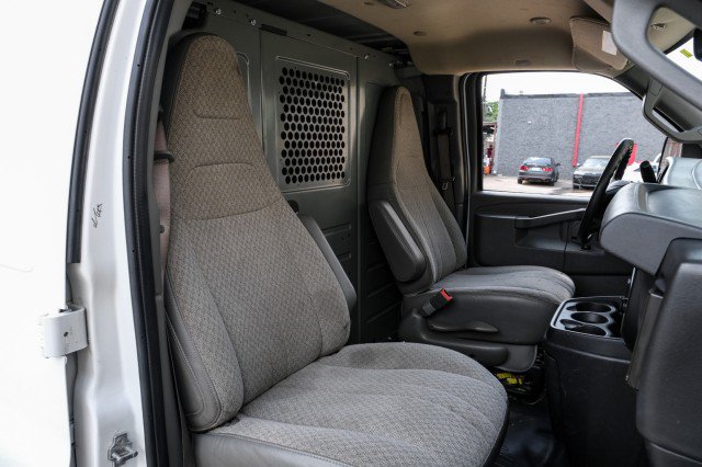 Used 2020 Chevrolet Express 3500 w/ Driver Convenience Package RWD image 28