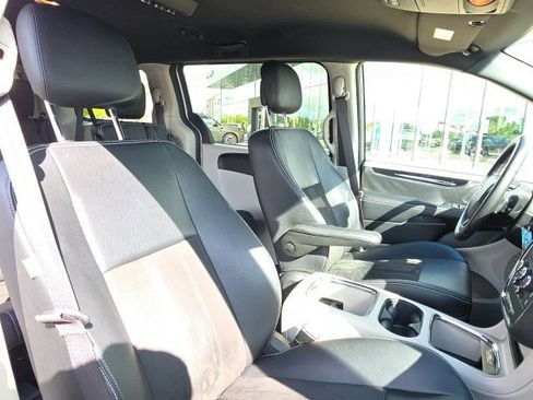 Used 2019 Dodge Grand Caravan SXT FWD image 10