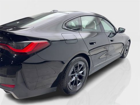 Used 2022 BMW i4 eDrive40 image 13