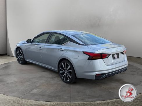 Used 2022 Nissan Altima 2.5 SR image 3
