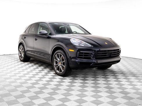 Certified 2022 Porsche Cayenne Platinum Edition image 6