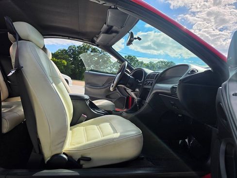Used 2000 Ford Mustang Convertible RWD image 26