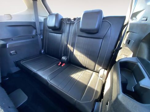 Used 2022 Volkswagen Tiguan SE image 17