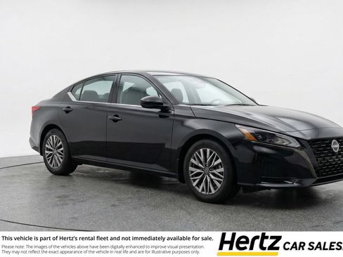 Used 2025 Nissan Altima 2.5 SV FWD image 1