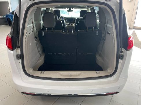 Used 2020 Chrysler Pacifica Limited image 7