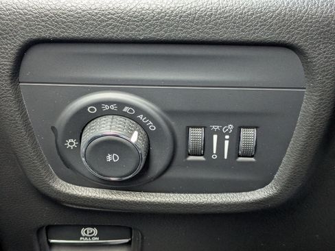 Used 2023 Jeep Grand Cherokee L Limited w/ Luxury Tech Group II AWD/4WD image 18