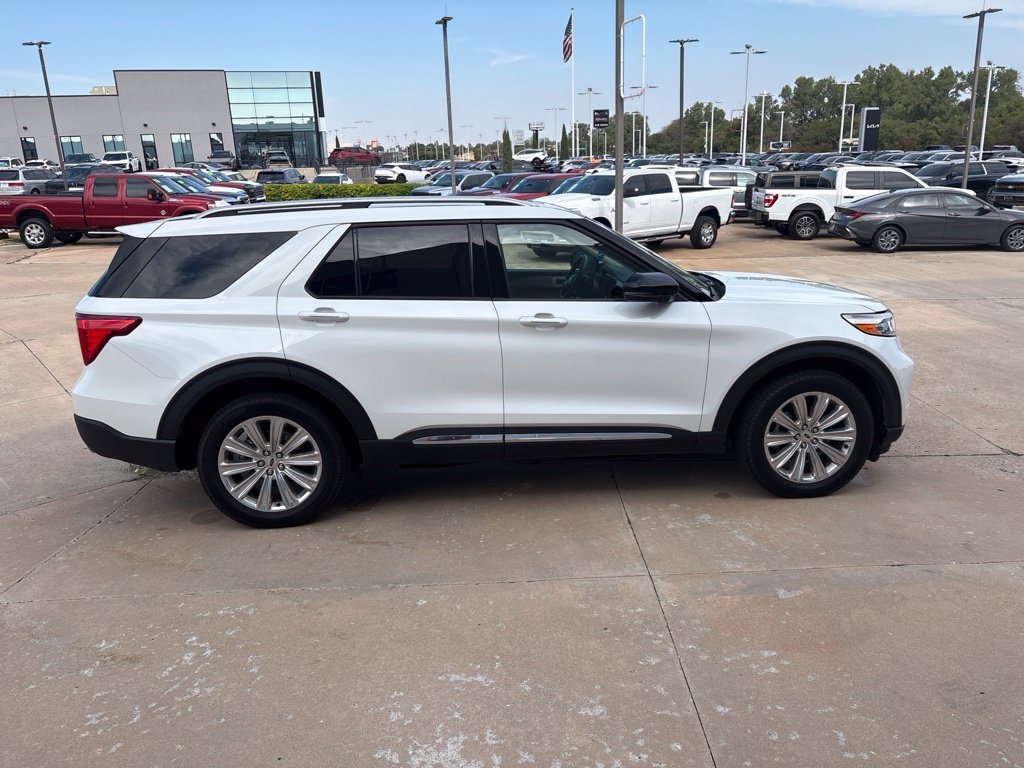 Used 2024 Ford Explorer Limited w/ Equipment Group 301A AWD/4WD image 3