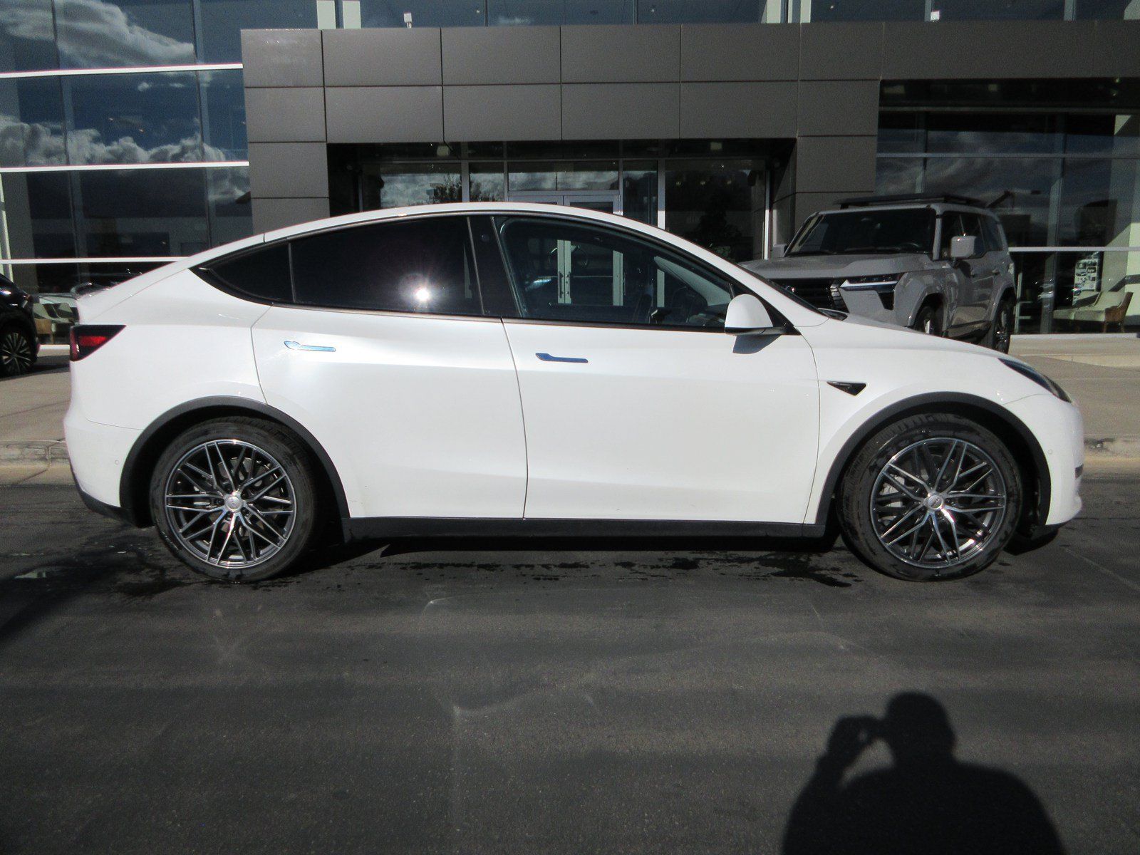 Used 2021 Tesla Model Y Long Range AWD/4WD image 12