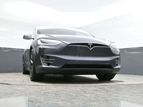 Used 2018 Tesla Model X 75D image 29