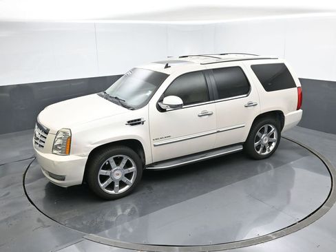 Used 2013 Cadillac Escalade Luxury image 44