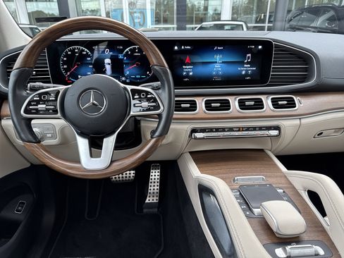 Used 2022 Mercedes-Benz GLS 450 4MATIC image 25