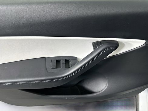 Used 2021 Tesla Model Y Long Range image 15