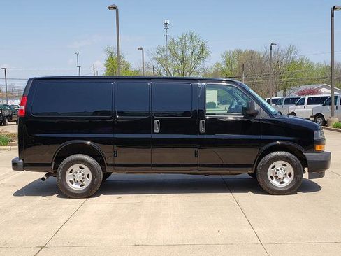 Used 2018 Chevrolet Express 2500 w/ Driver Convenience Package RWD image 7