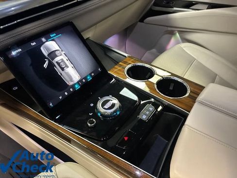 Used 2025 Cadillac Escalade ESV Sport Platinum w/ LPO, Floor Liner Package AWD/4WD image 26