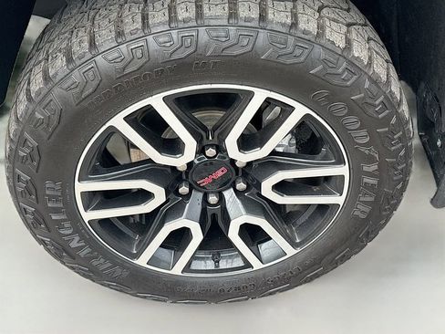 Used 2024 GMC Sierra 1500 AT4 w/ Technology Package AWD/4WD image 34