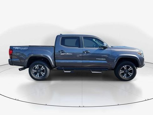 Used 2018 Toyota Tacoma TRD Sport w/ Technology Package AWD/4WD image 2