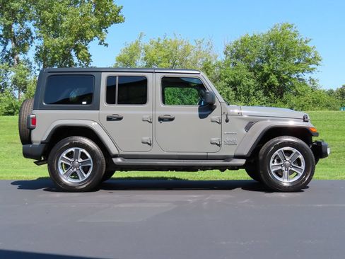 Certified 2018 Jeep Wrangler Unlimited Sahara AWD/4WD image 2