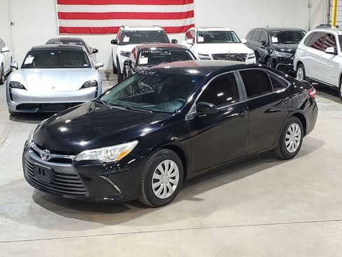 Used 2015 Toyota Camry LE image 34