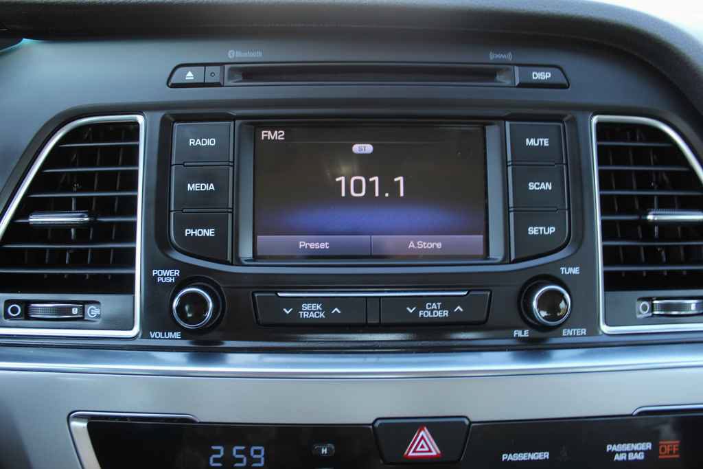 Used 2015 Hyundai Sonata SE w/ Option Group 09 FWD image 18