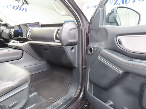 Used 2025 Ford Expedition Active AWD/4WD image 34