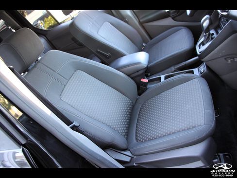 Used 2019 Ford Transit Connect XLT FWD image 30