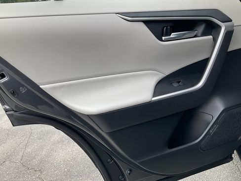 Used 2020 Toyota RAV4 XLE w/ Convenience Package AWD/4WD image 35