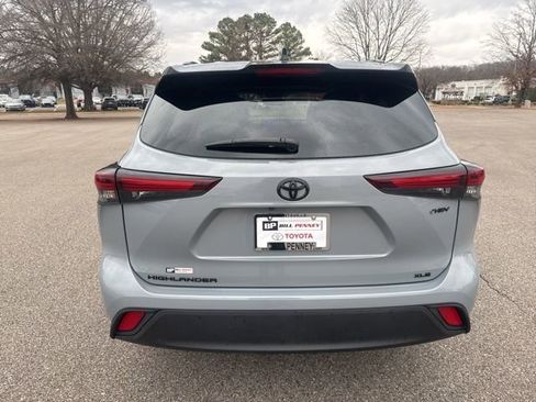 Used 2025 Toyota Highlander XLE image 4