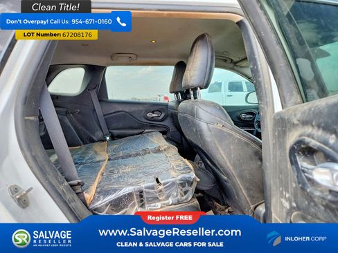 Used 2019 Jeep Cherokee Latitude Plus AWD/4WD image 15