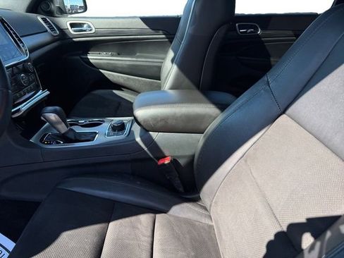 Certified 2022 Jeep Grand Cherokee Laredo X image 12