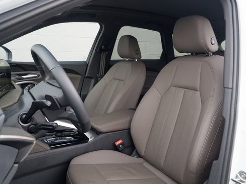 Certified 2025 Audi Q5 Premium w/ Convenience Package image 5