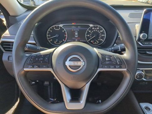 Used 2024 Nissan Altima 2.5 SV FWD image 30