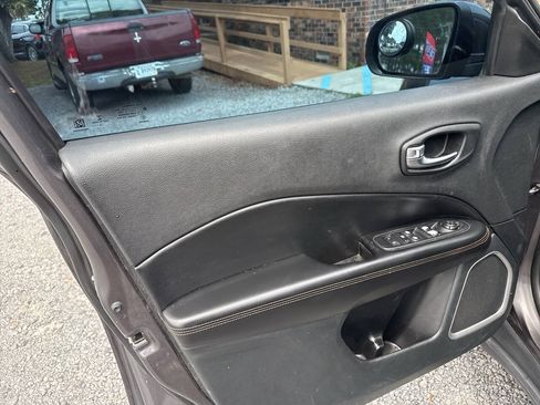 Used 2020 Jeep Compass Limited FWD image 12