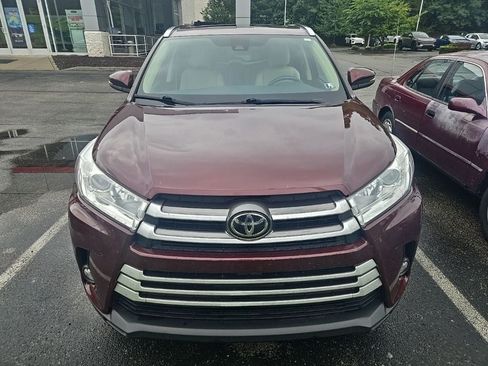 Used 2019 Toyota Highlander XLE AWD/4WD image 2