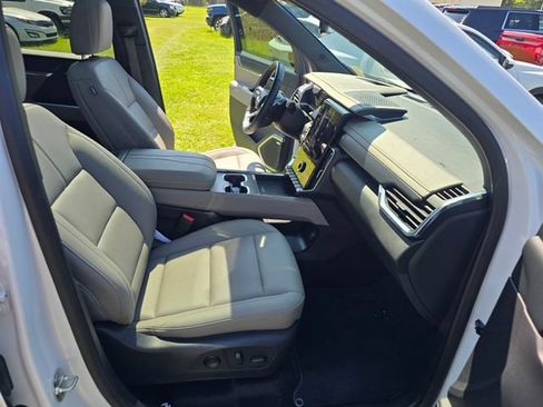Used 2025 GMC Acadia Elevation w/ Elevation Premium Package FWD image 40