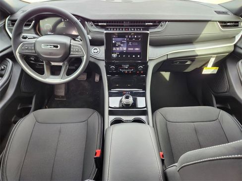 New 2025 Jeep Grand Cherokee Laredo w/ MOPAR Finishing Package image 19