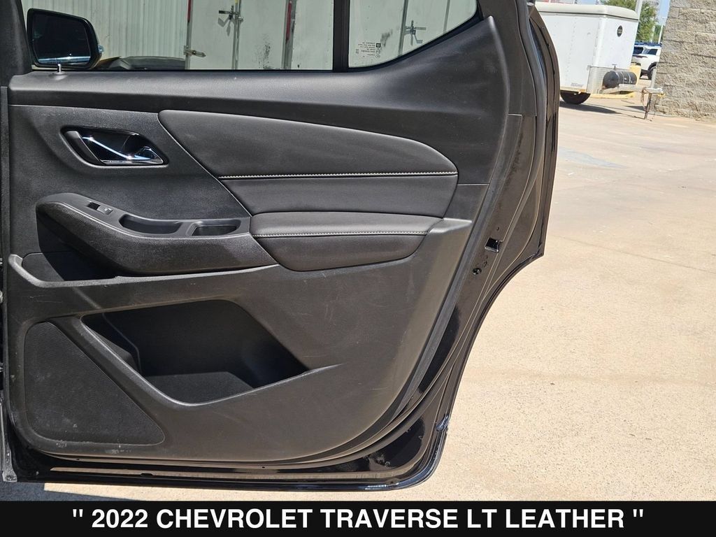 Used 2022 Chevrolet Traverse LT FWD image 28