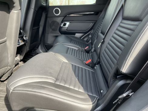 Used 2025 Land Rover Discovery S image 34