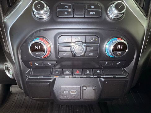 Used 2020 GMC Sierra 1500 SLE w/ SLE Value Package image 32