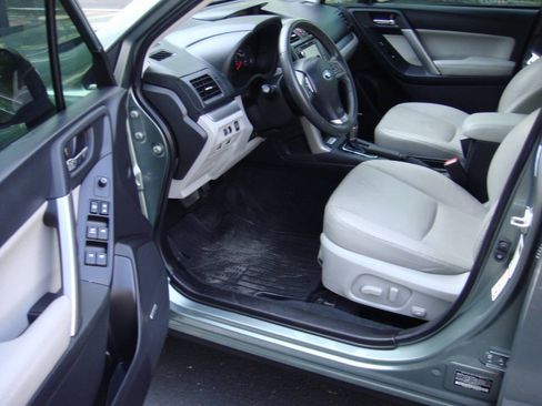 Used 2015 Subaru Forester 2.5i Touring w/ Eyesight & Navigation System AWD/4WD image 11