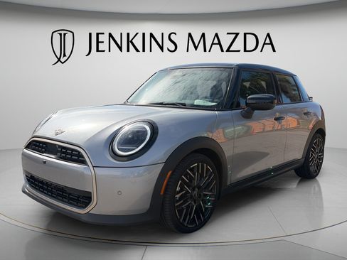 Used 2025 MINI Cooper 4-Door Hardtop FWD image 3
