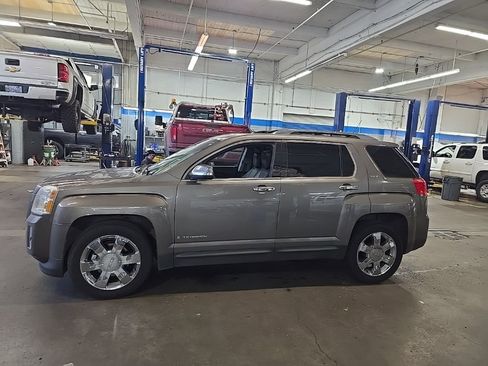 Used 2010 GMC Terrain SLT w/ Cargo Package image 9