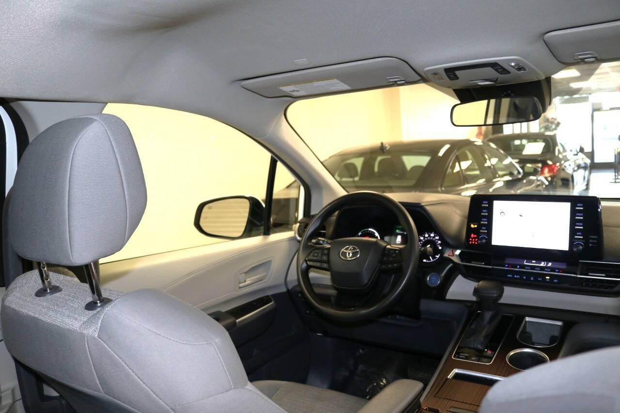 Used 2023 Toyota Sienna LE AWD/4WD image 78