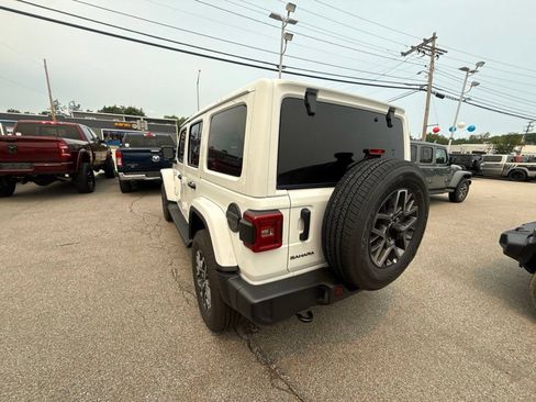 New 2026 Jeep Wrangler Unlimited Sahara AWD/4WD image 3