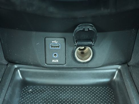 Used 2017 Nissan Rogue SV AWD/4WD image 3
