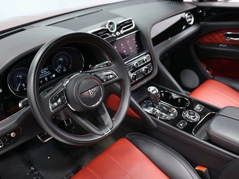 Used 2022 Bentley Bentayga AWD/4WD image 22