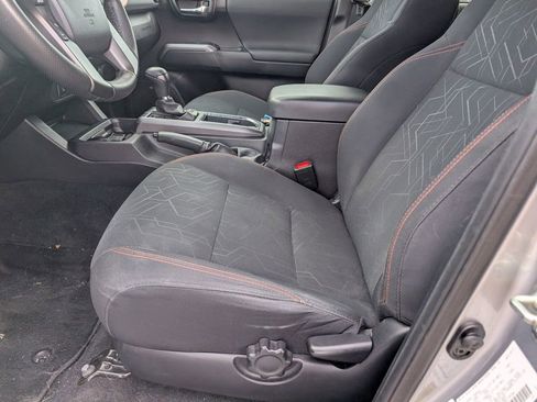 Used 2017 Toyota Tacoma TRD Off-Road image 9