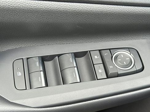 New 2026 Toyota Prius Plug-In Hybrid FWD image 12
