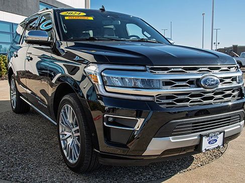 Used 2024 Ford Expedition Platinum image 7