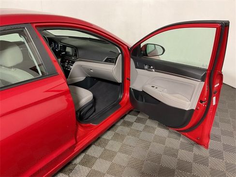 Used 2020 Hyundai Elantra SEL image 32