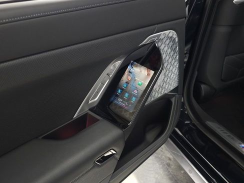 Used 2023 BMW 760i xDrive image 43